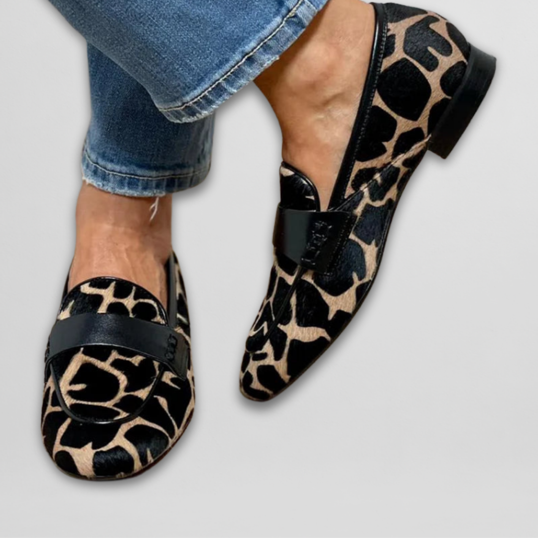 Adéva™ | Women’s Giraffe Print Loafers